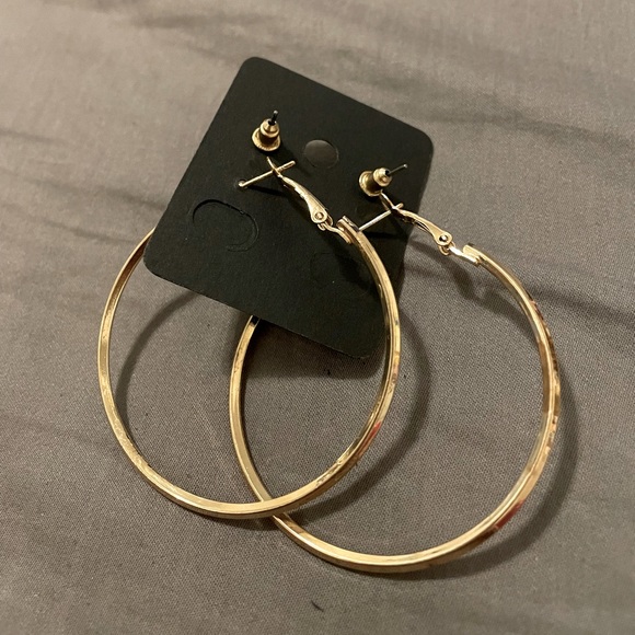 2-pair gold hoop earring set - Picture 2 of 3